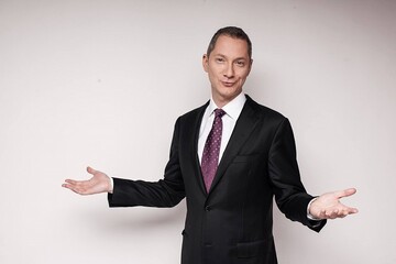 Названа впечатляющая стоимость презентации книги Ложкина