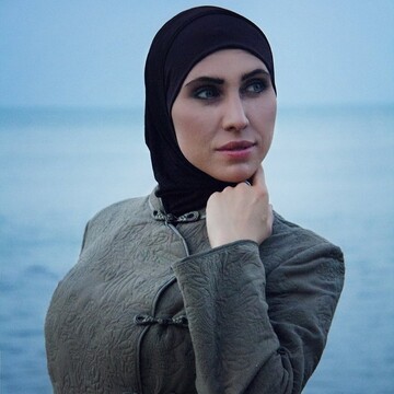 Жена обвиняемого в покушении на Путина взорвала сети своей фотосессией