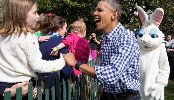 Обама позабавил сети эмоциональным чтением сказки: опубликовано фото