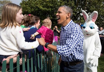 Обама позабавил сети эмоциональным чтением сказки: опубликовано фото