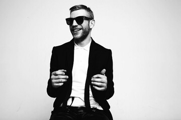 Знаменитые и смешные: как шутят украинские артисты в соцсетях