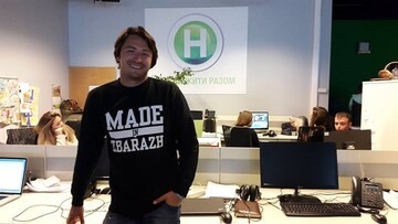 Курьез: от украинского телеведущего потребовали вернуть краденую икону