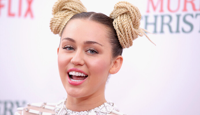 Известную поп-звезду жестко атаковала кошка: опубликованы фото