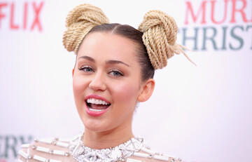 Известную поп-звезду жестко атаковала кошка: опубликованы фото