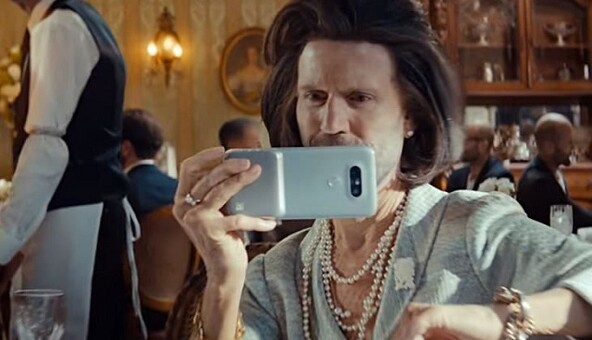 Стэтхэм взорвал сеть забавным рекламным роликом: опубликовано видео