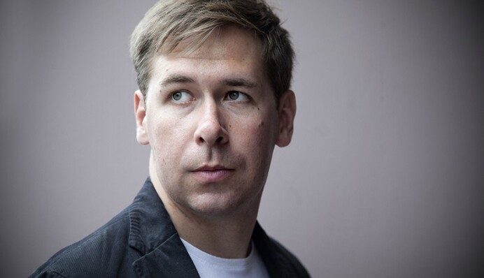 Адвокат Савченко позабавил котом при СИЗО: опубликовано фото