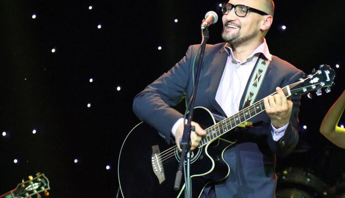 У нас офигенный язык, мощная история, но по радио звучит российская попса