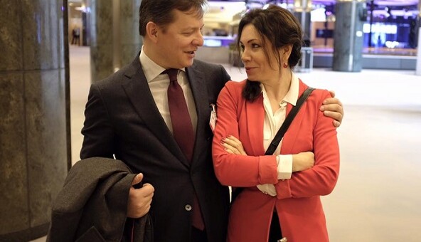 Оппозиционные нардепы позабавили одеждой в тон: опубликовано фото