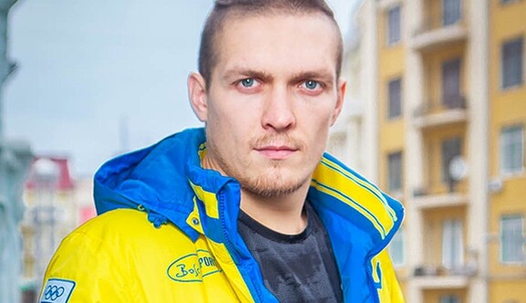 Знаменитый украинский боксер позабавил своими веселыми носками: опубликовано фото