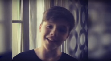 Сын Бекхэмов поразил своим пением: опубликовано видео