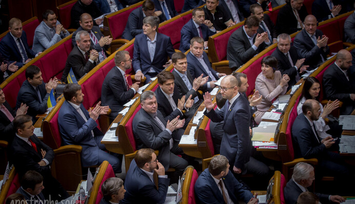 Кабмин Яценюка остался в прошлом: самые яркие фото из Рады