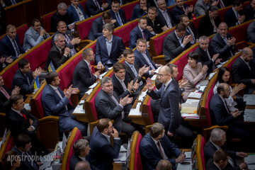 Кабмин Яценюка остался в прошлом: самые яркие фото из Рады