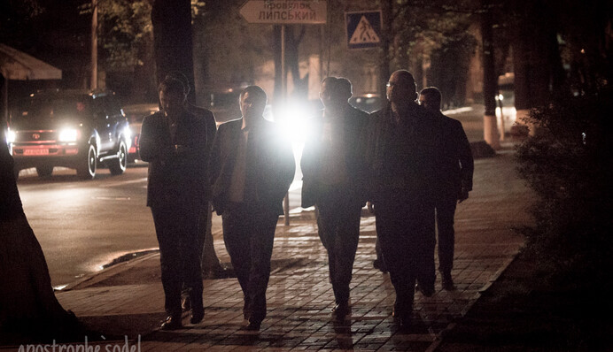 Яценюк, Ложкин и Аваков ночью гуляли по Киеву: эксклюзивные фото