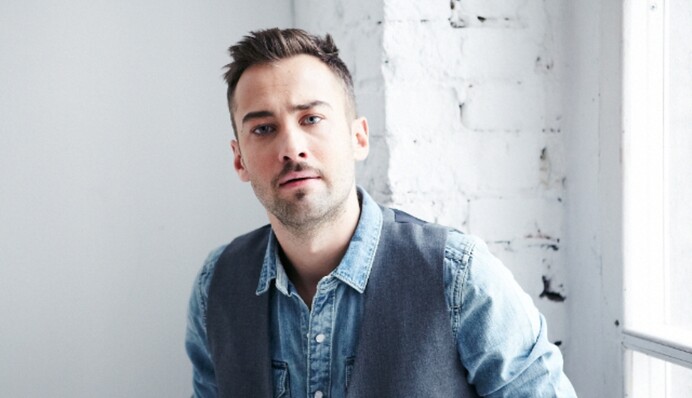 Известного телеведущего хотят выдворить из России в Беларусь