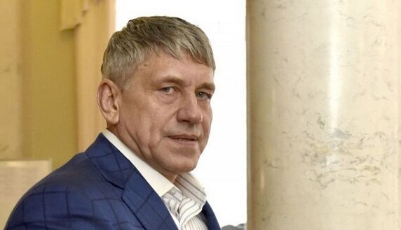 Министр пришел в Раду пешком: опубликованы фото