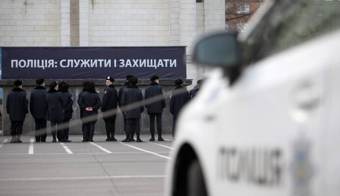 Беркутовская вонючка: соцсети бурно обсуждают увольнение сепаратиста из МВД