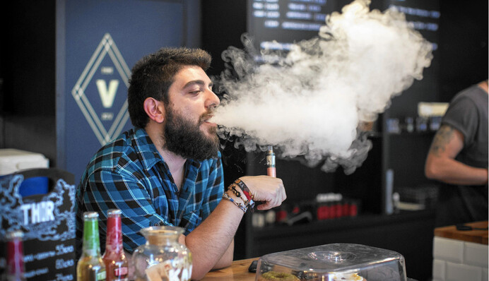 Чтобы снизить количество курильщиков в Украине, понадобится 20 лет