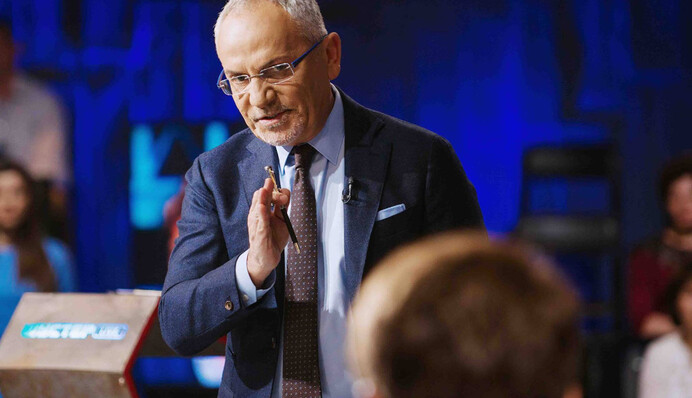 Янукович возвращается: соцсети возмущены скандалом вокруг Савика Шустера