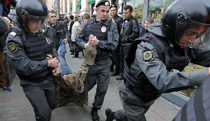 Путинская Россия пошла по пути шизофрении, перетекающей в паранойю