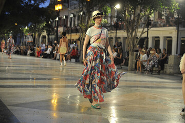 На Кубе впервые в истории состоялся показ Chanel: опубликованы видео