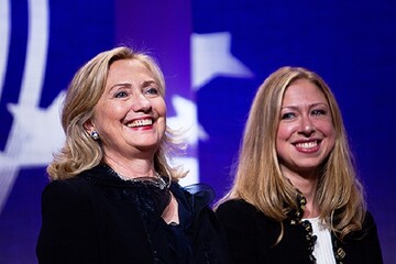 Хиллари Клинтон взорвала сети фото с дочерью в День матери