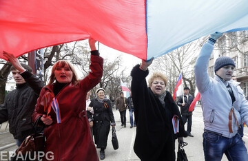 "Русский мир" в Крыму: за общение на родном языке татар увольняют с работы