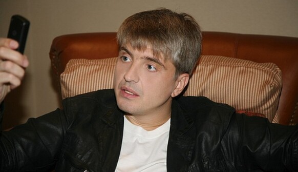 Продюсер Витаса попал в скандал из-за авто