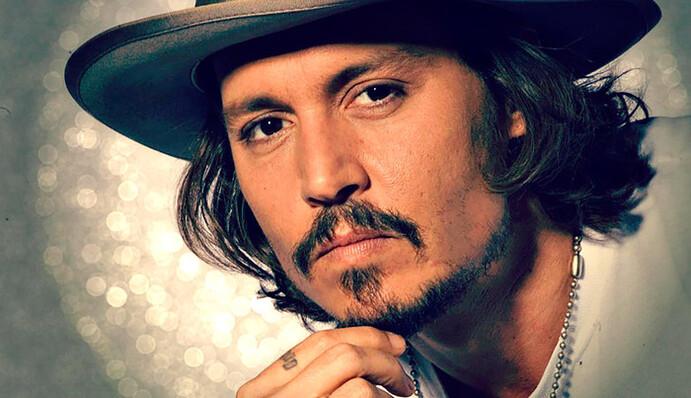 Джонни Депп предстал в новом забавном образе: опубликовано видео