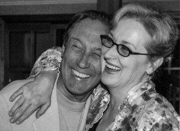 Соцсети взорвало фото объятий советской и голливудской кинозвезд