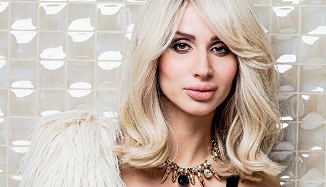 Скандал со срывом концерта Лободы: у певицы ответили конфетами Порошенко