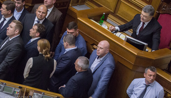 О чем молчит Порошенко: БПП планирует протащить закон о выборах на Донбассе