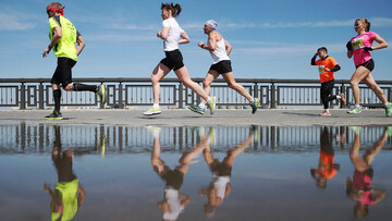 Вера Брежнева весело пробежалась в РФ с 