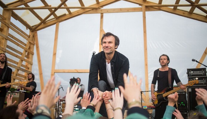 Появились фото с секретного концерта 