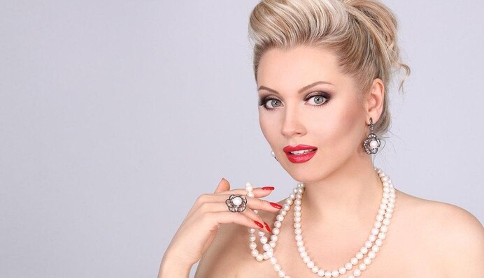 С российской писательницей приключился криминальный курьез в Каннах