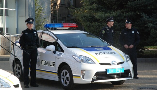 Пьяная украинская блондинка прославилась в Youtube из-за инцидента с копами