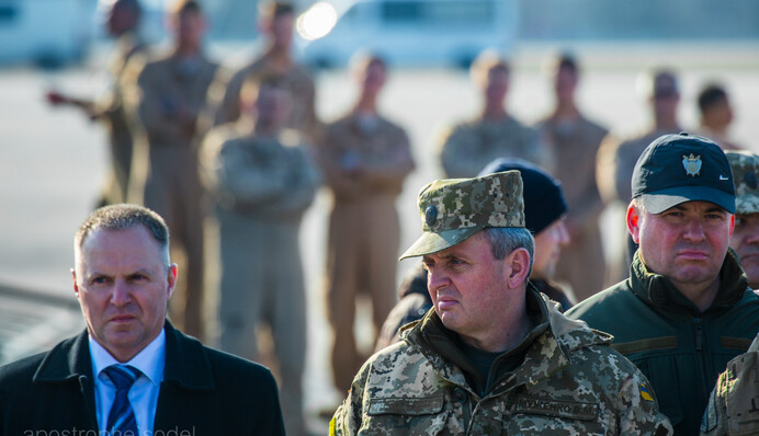 Президент Порошенко не обіцяв, що сьомої хвилі мобілізації взагалі не буде, - Віктор Муженко
