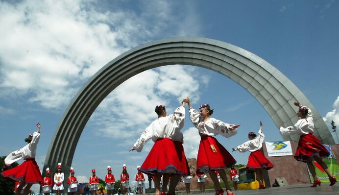Чи потрібно Києву російське 