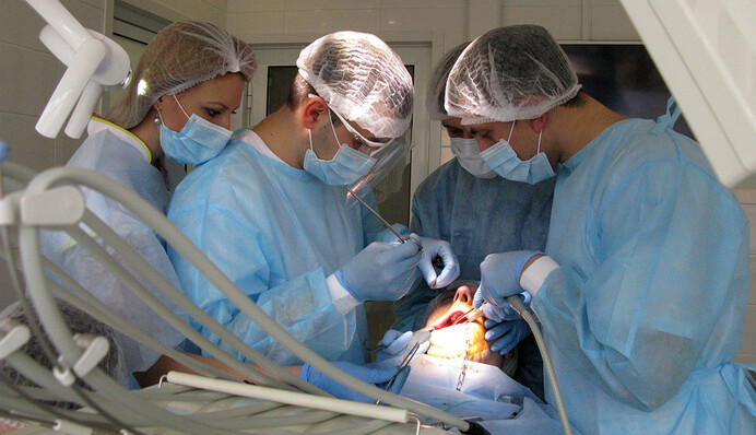 Для лікарів немає меж: Імплантолог розповів, як лікує бійців АТО і консультує колег з Донбасу