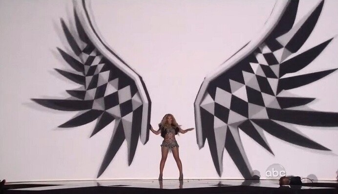 Россиян обвинили в краже номера для 