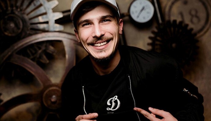 Известный украинский певец занемог