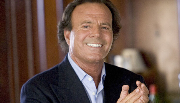 Знаменитый певец на концерте у Путина отличился пикантной шуткой