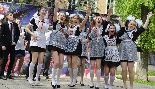 Директор российской школы ярко проявил себя в танце: опубликовано видео