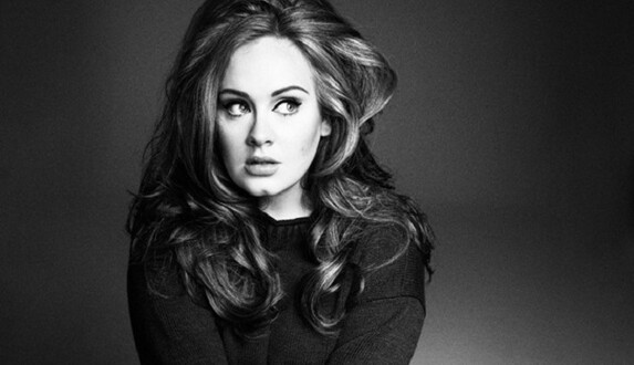 Известная певица разразилась руганью на концерте: опубликованы видео