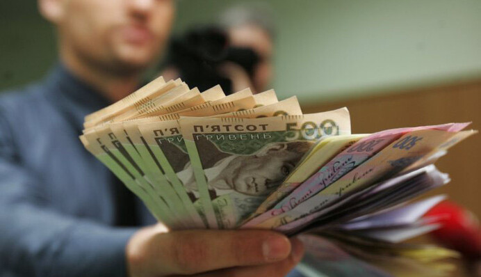 Зарплаты в фактах и цифрах: где и за что украинцам платят больше всего