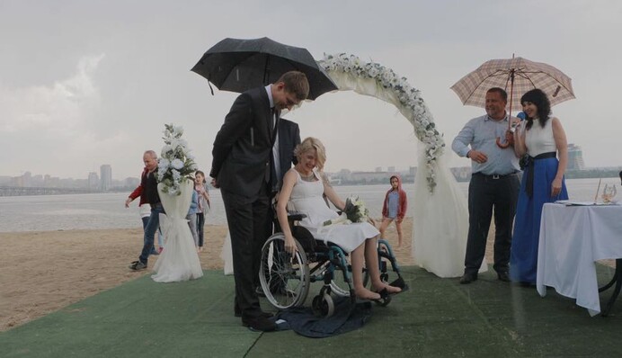 Появилось фото со свадебной церемонии известного волонтера