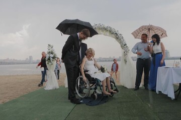 Появилось фото со свадебной церемонии известного волонтера