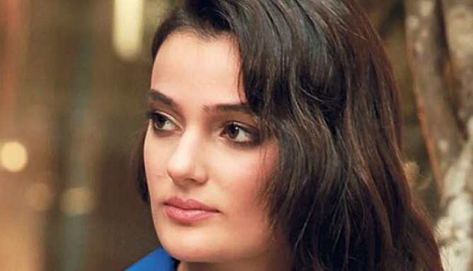 Мисс Турция получила срок за наезд на власти