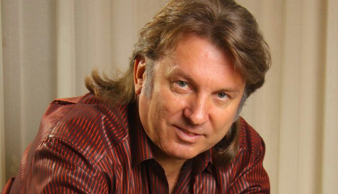 Одиозный Лоза поразил сети своим фото в туалете