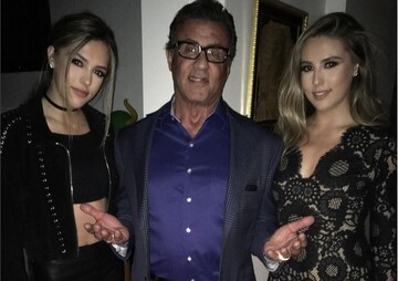 Сталлоне назвал себя сорняком на фото с дочерьми