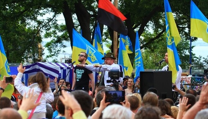 Одессу развлек 